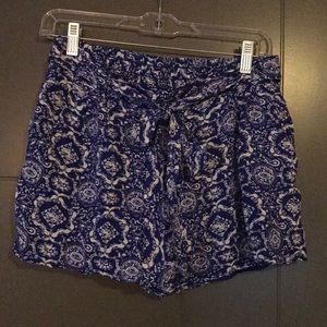 Patterned fabric short